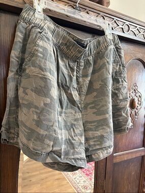 Women's Camouflage Elastic-Waist Athletic Shorts - Olive Camo